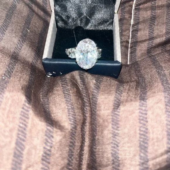 Silver & Created Diamond Ring - Picture 12 of 12